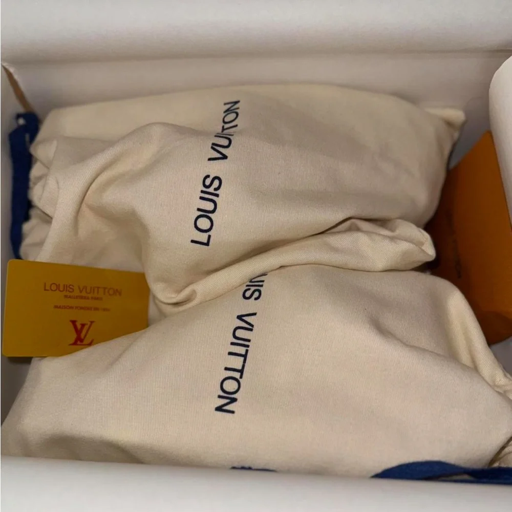 Louis Vuitton Sneakers, NIB, Box, dust bags, and 2 sets of laces! US 9 - Picture 7 of 7